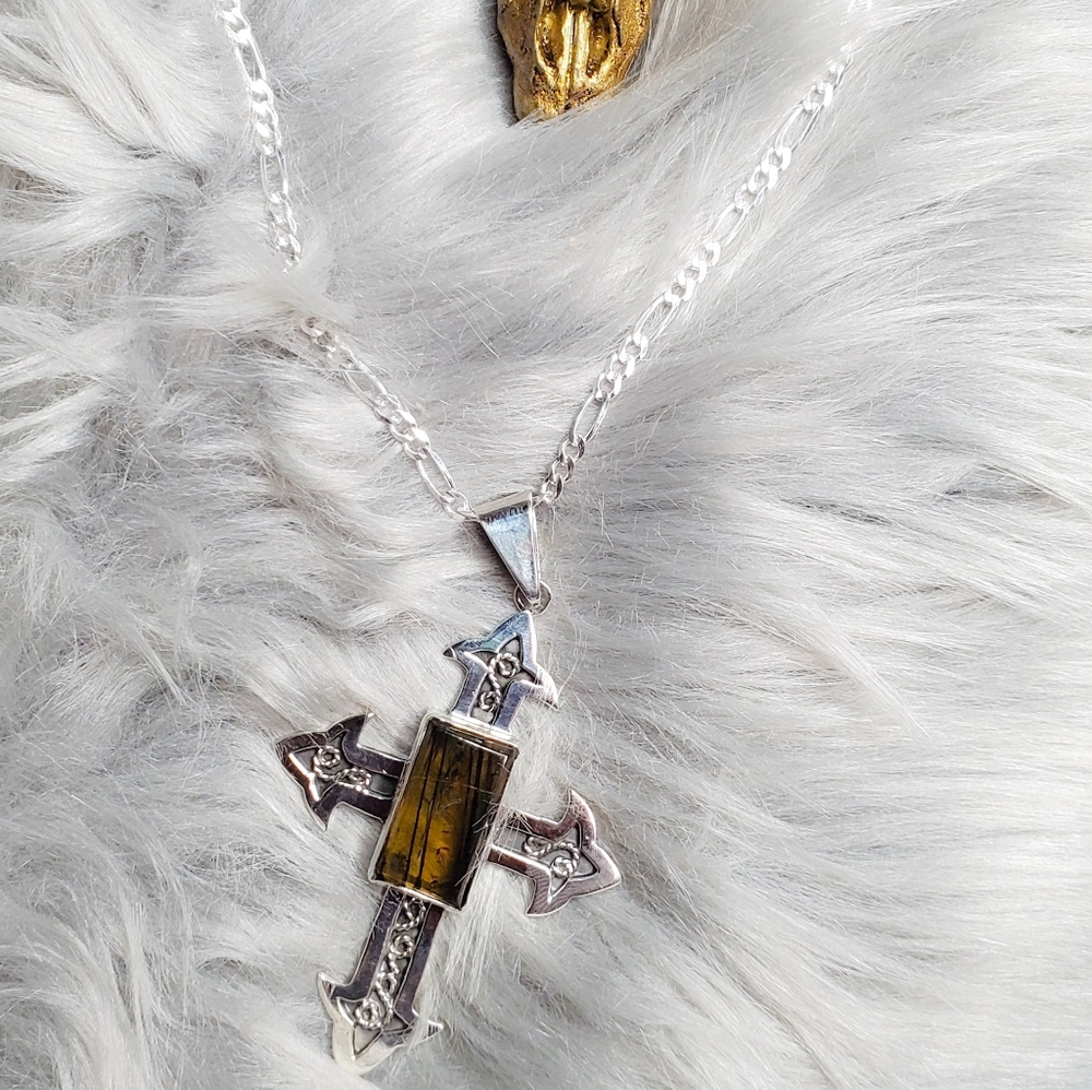 Cruz de plata y ambar mexicano